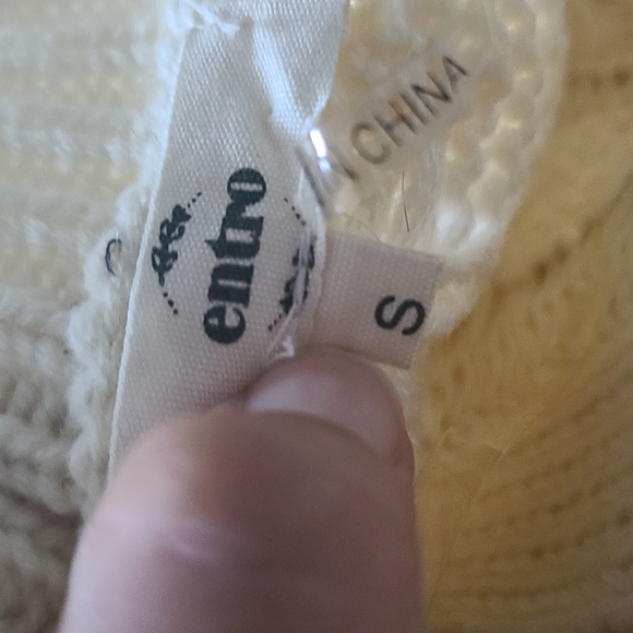 Cable knit Fringe detail cream sweater size small. entro - Picture 7 of 9